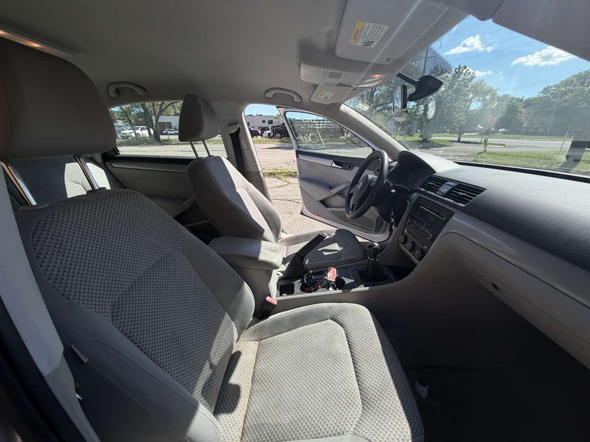 Photo 13 of this Volkswagen Passat
