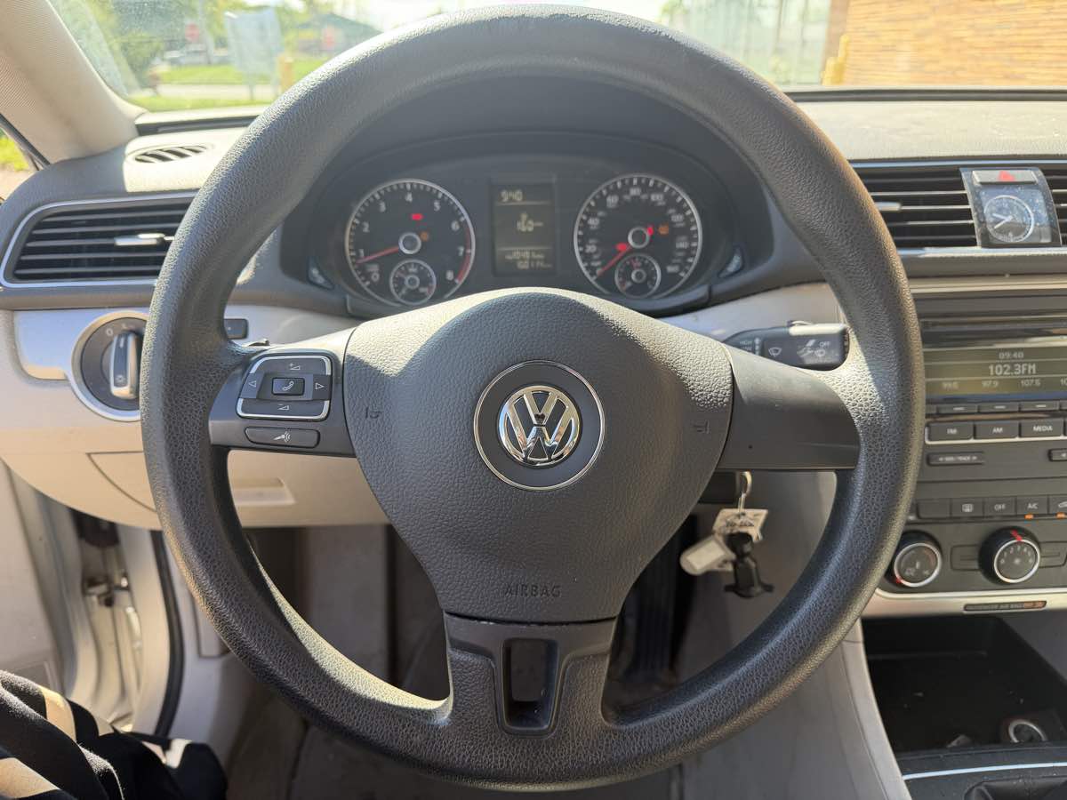 Photo 14 of this Volkswagen Passat