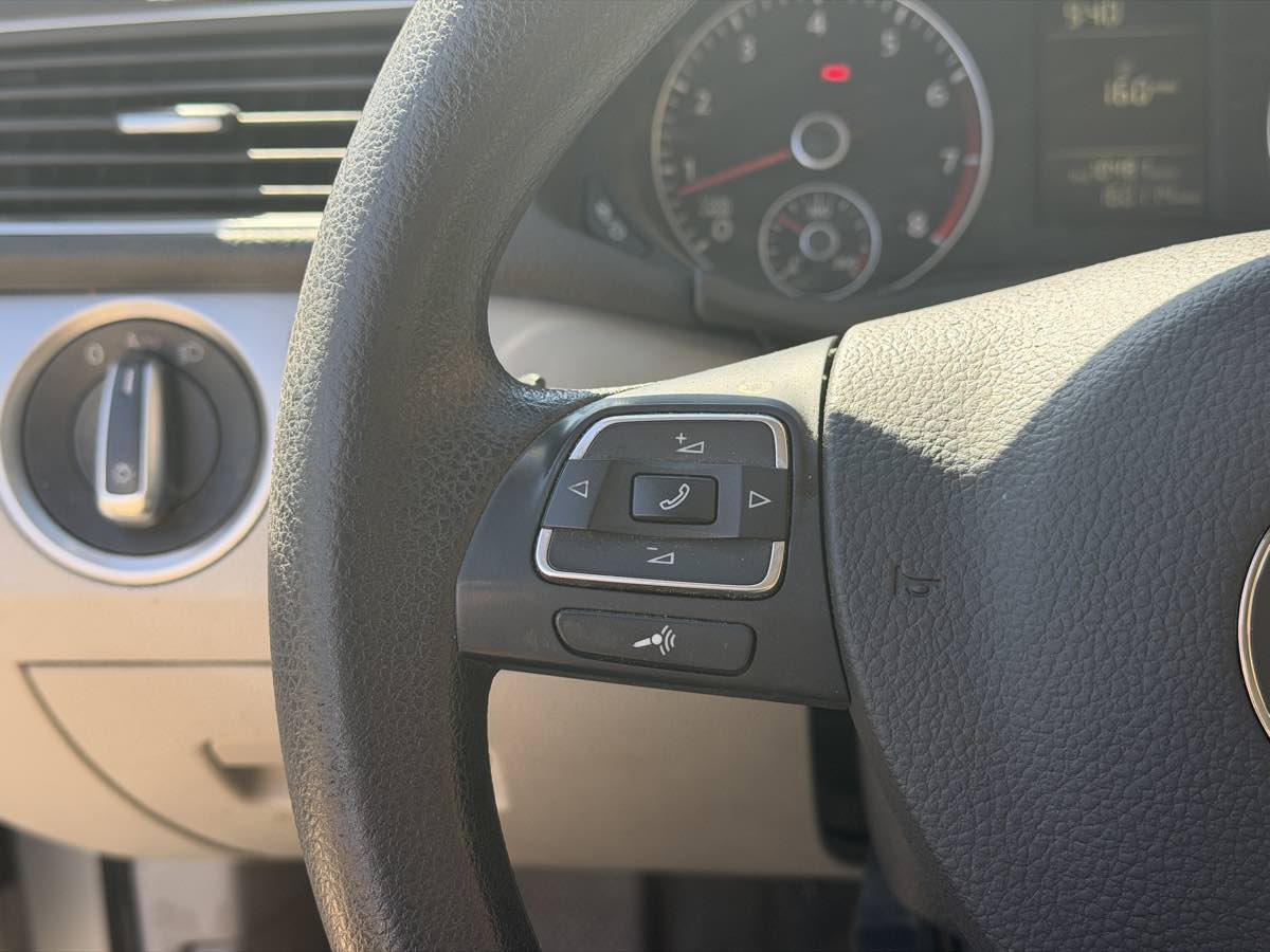 Photo 15 of this Volkswagen Passat