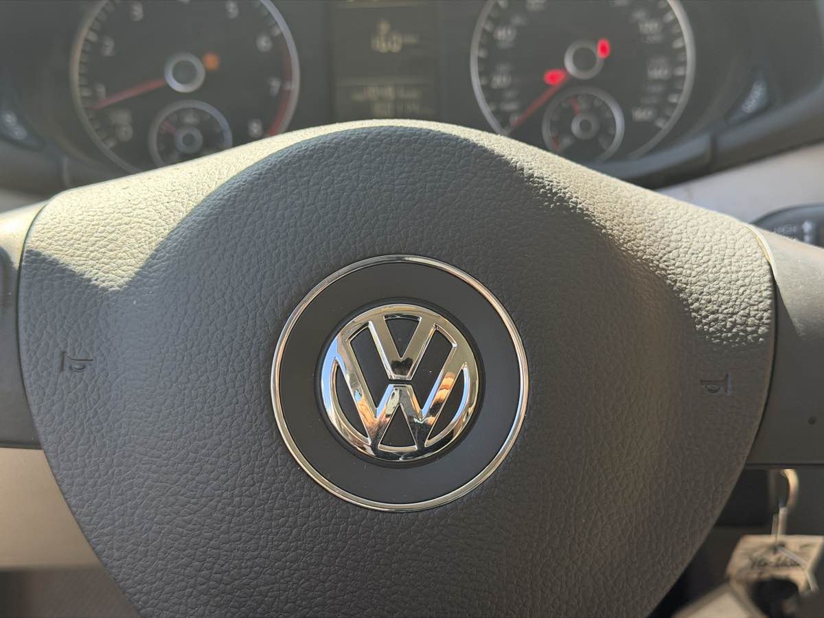 Photo 16 of this Volkswagen Passat
