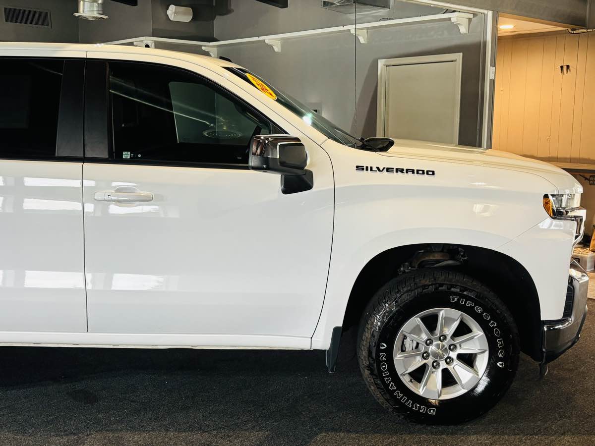 Photo 5 of this Chevrolet Silverado 1500
