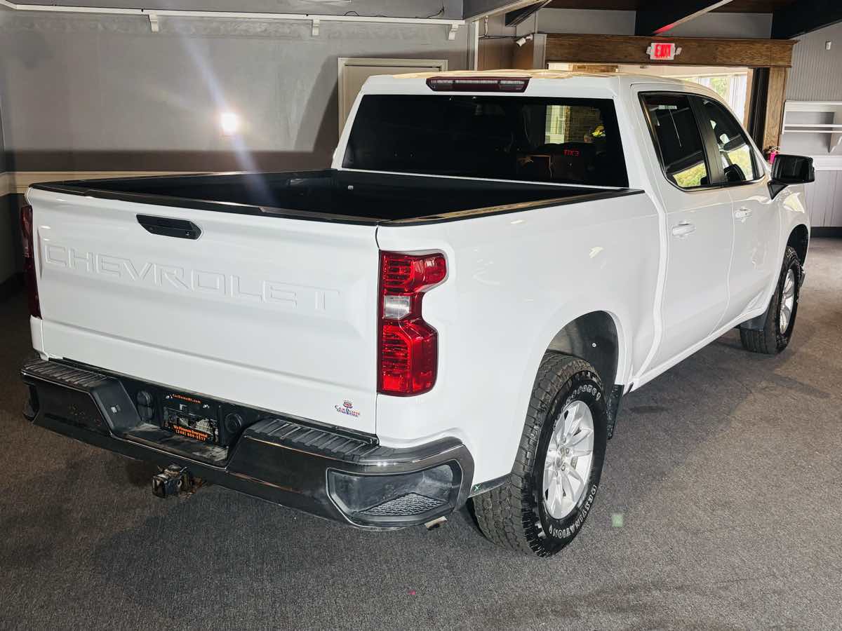 Photo 7 of this Chevrolet Silverado 1500