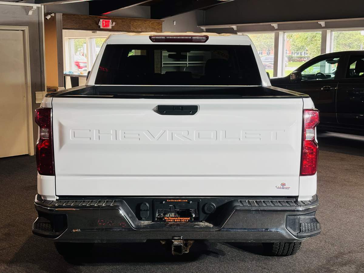 Photo 8 of this Chevrolet Silverado 1500