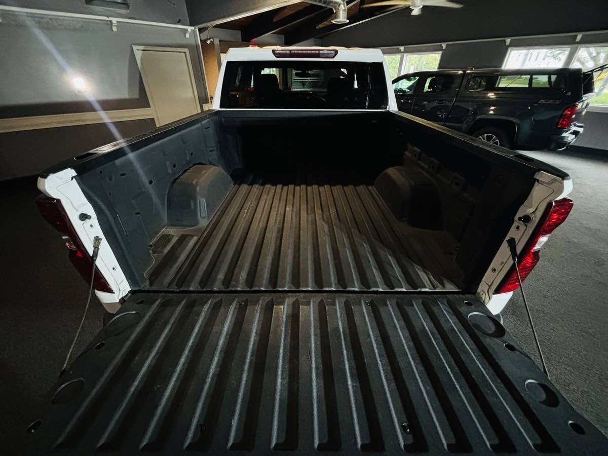 Photo 9 of this Chevrolet Silverado 1500