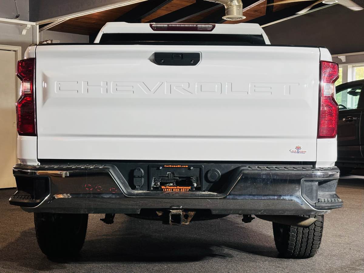 Photo 10 of this Chevrolet Silverado 1500