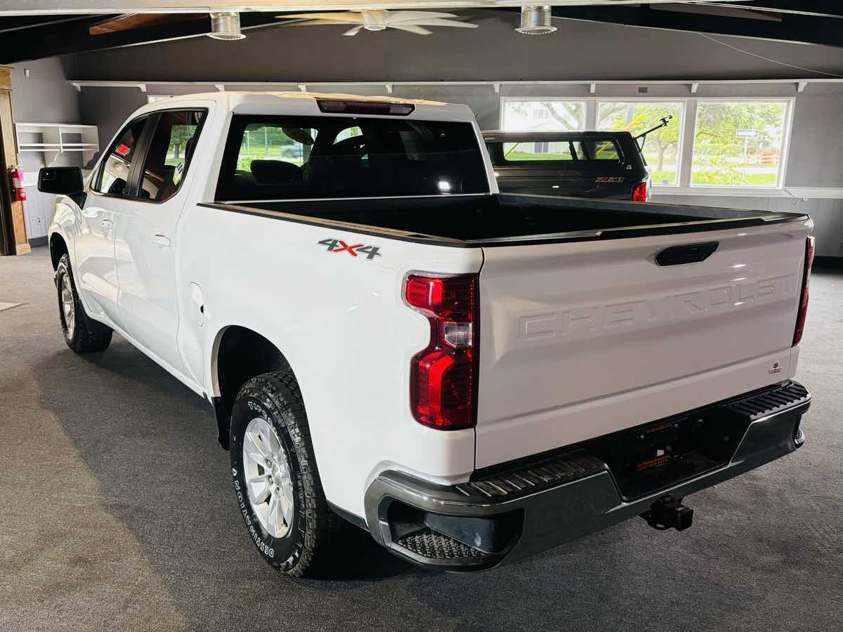 Photo 12 of this Chevrolet Silverado 1500