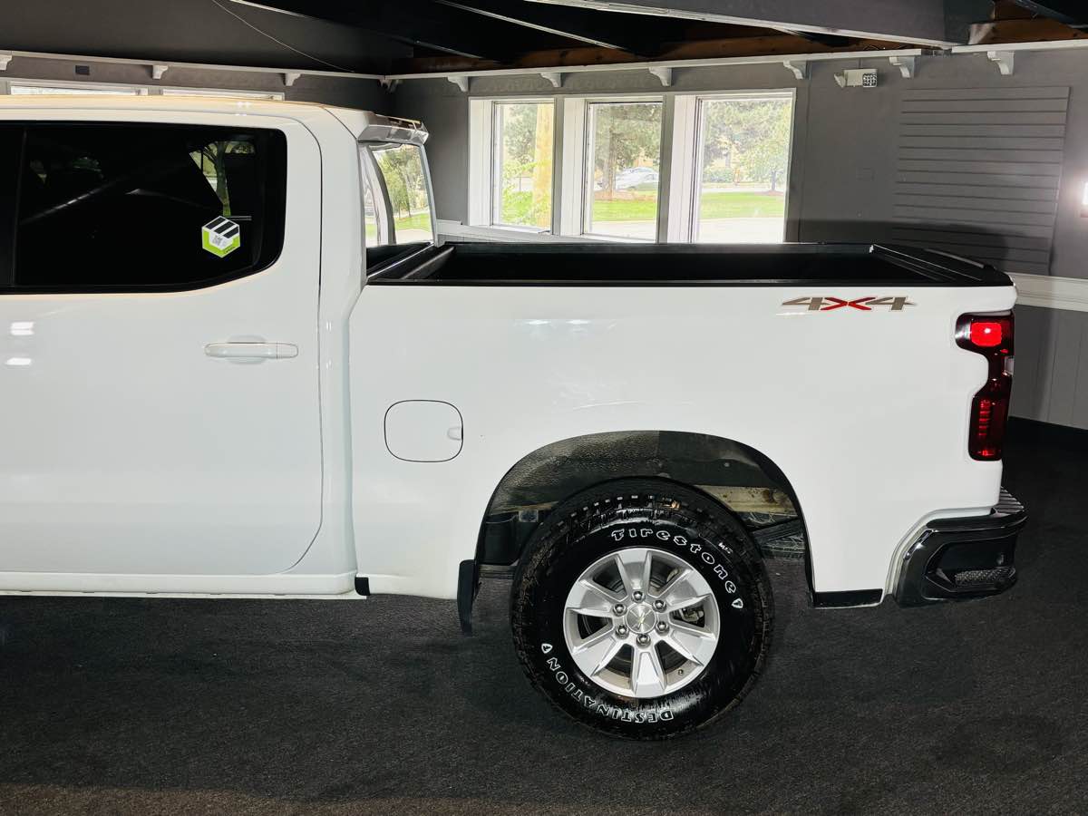 Photo 13 of this Chevrolet Silverado 1500