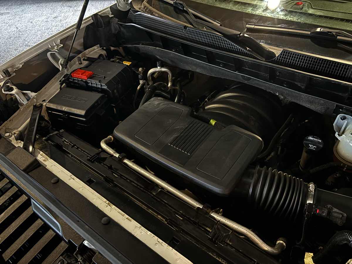 Photo 20 of this Chevrolet Silverado 1500