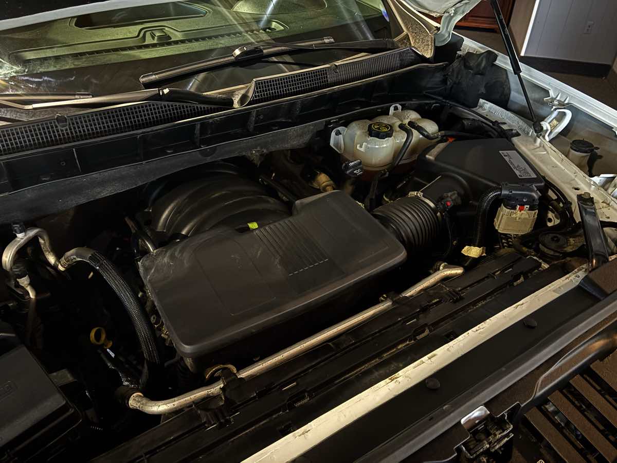Photo 21 of this Chevrolet Silverado 1500