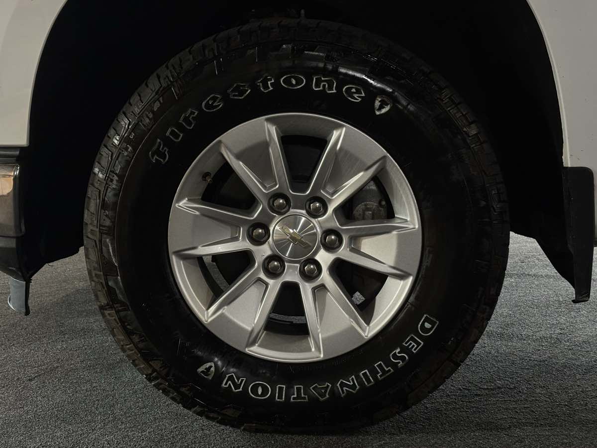 Photo 27 of this Chevrolet Silverado 1500