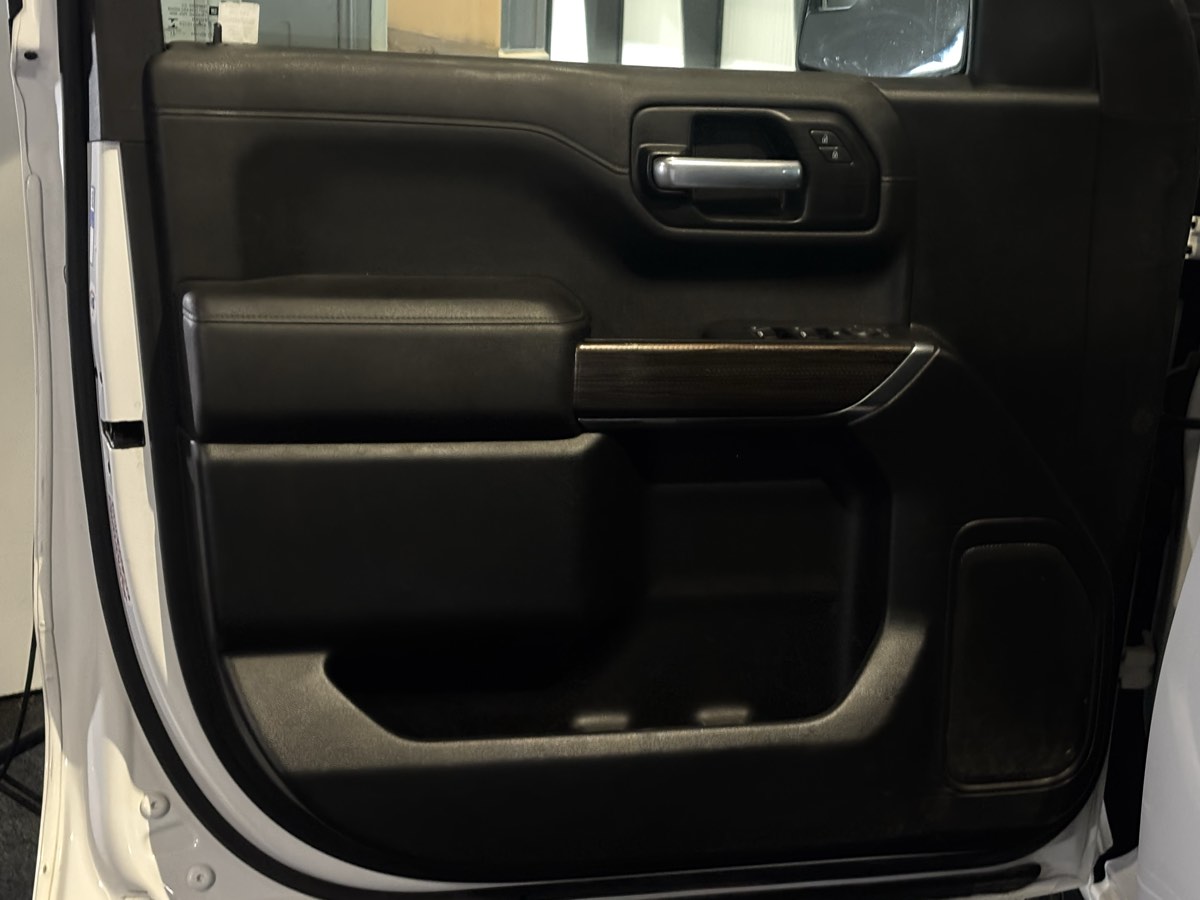 Photo 31 of this Chevrolet Silverado 1500
