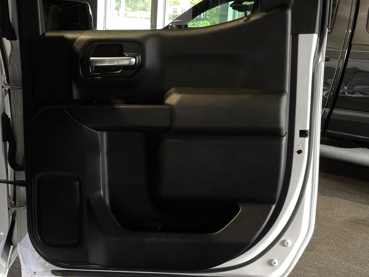 Photo 36 of this Chevrolet Silverado 1500