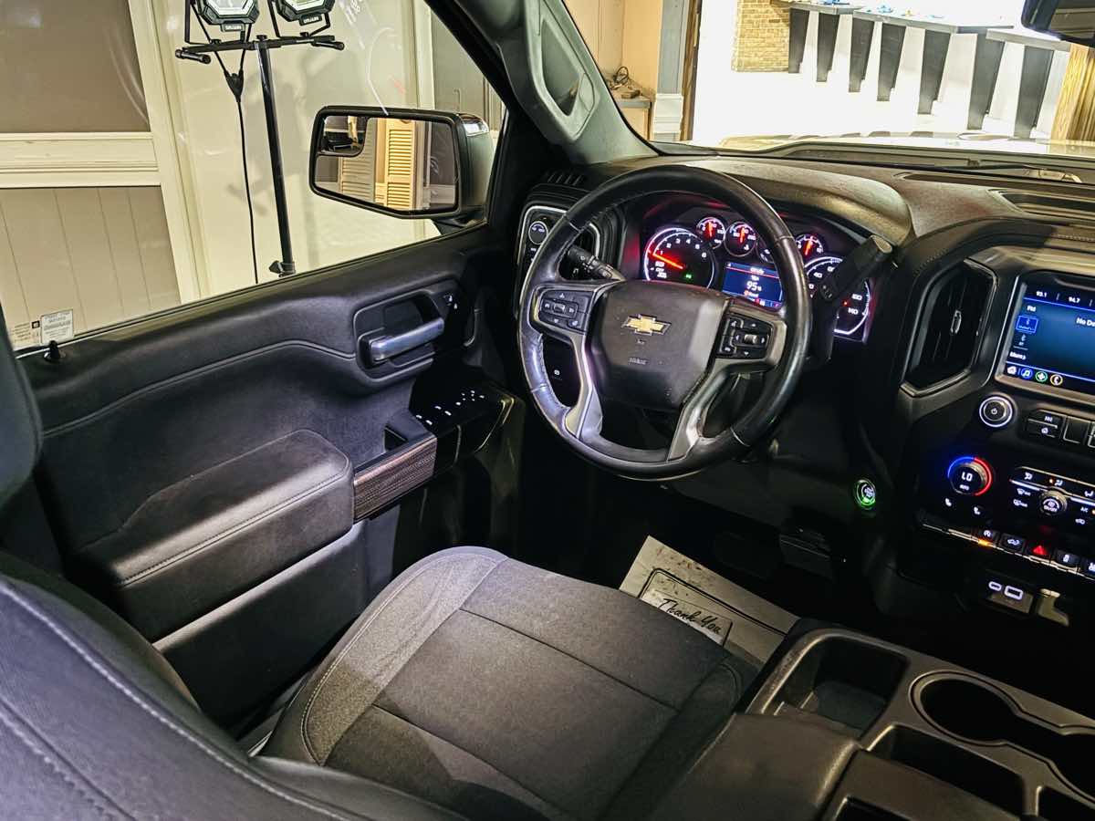 Photo 45 of this Chevrolet Silverado 1500
