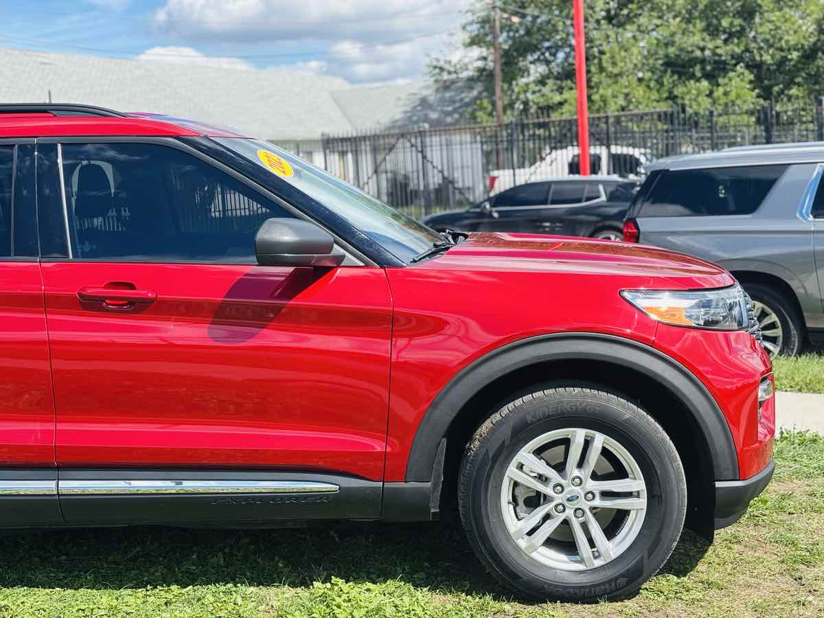 Photo 6 of this Ford Explorer