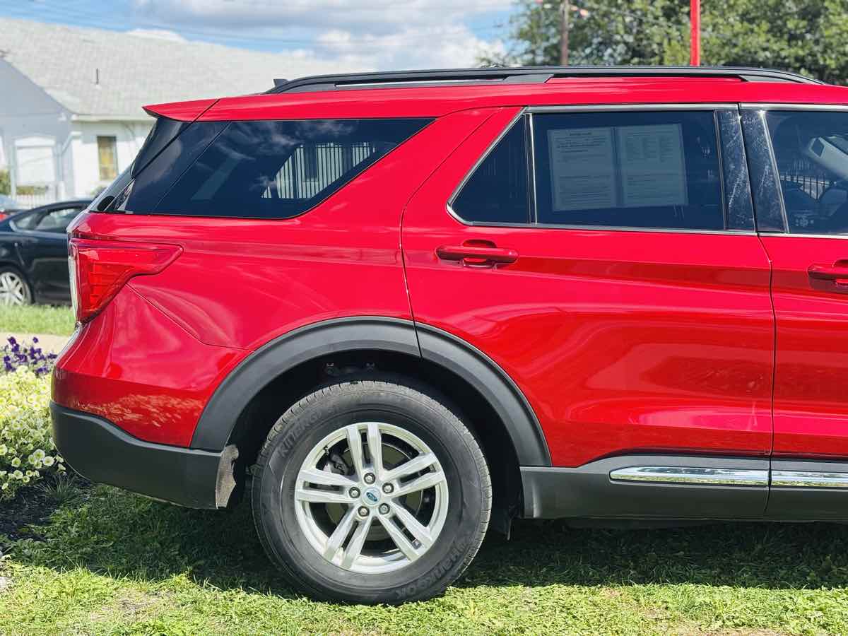 Photo 7 of this Ford Explorer