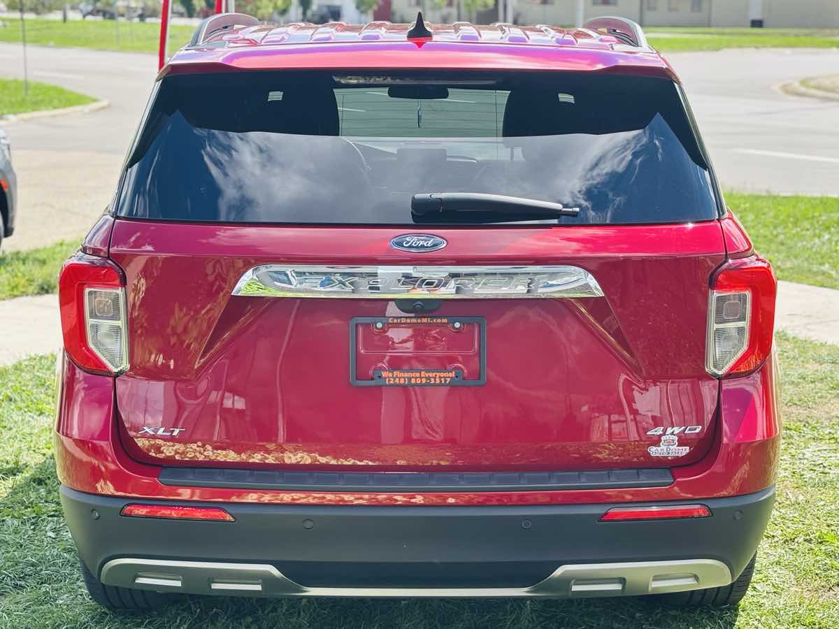Photo 9 of this Ford Explorer