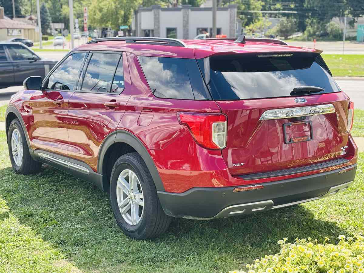 Photo 14 of this Ford Explorer