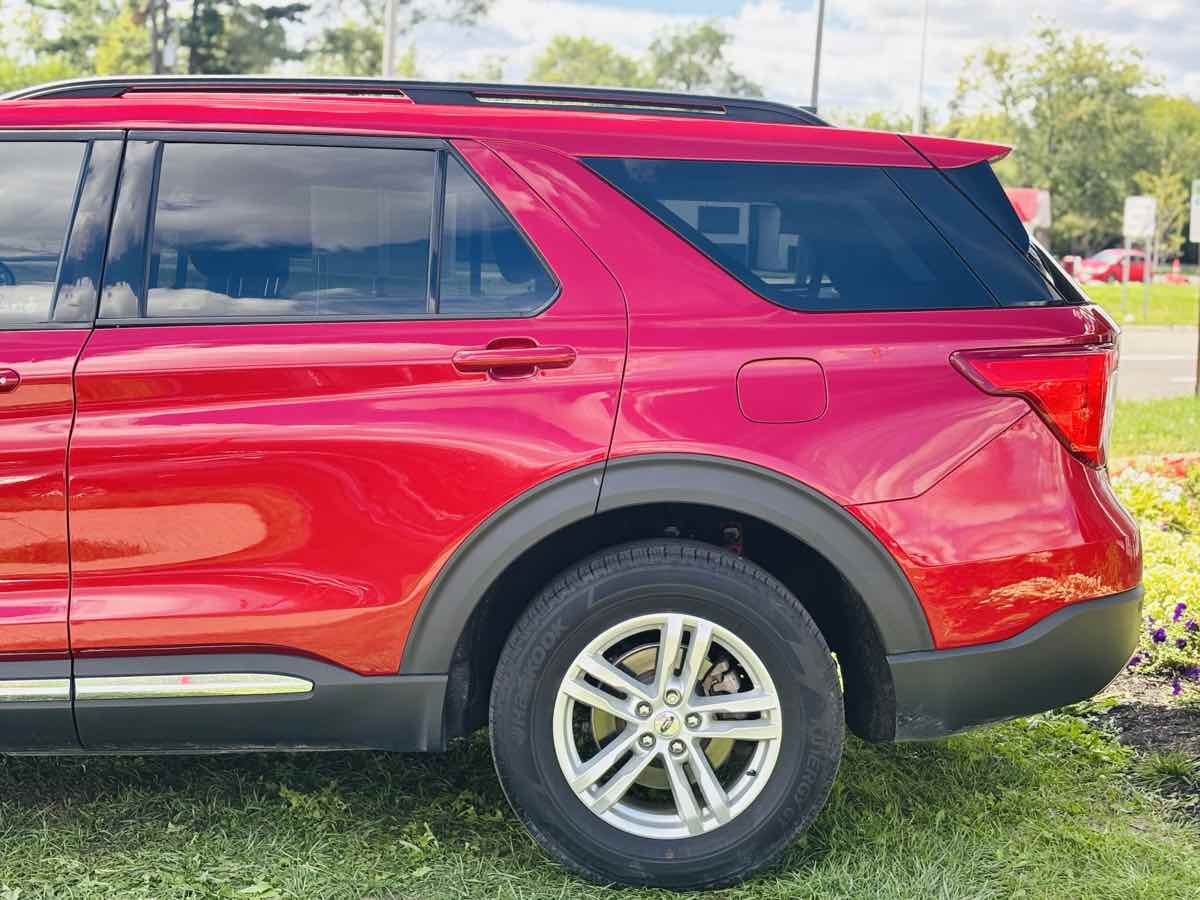Photo 15 of this Ford Explorer