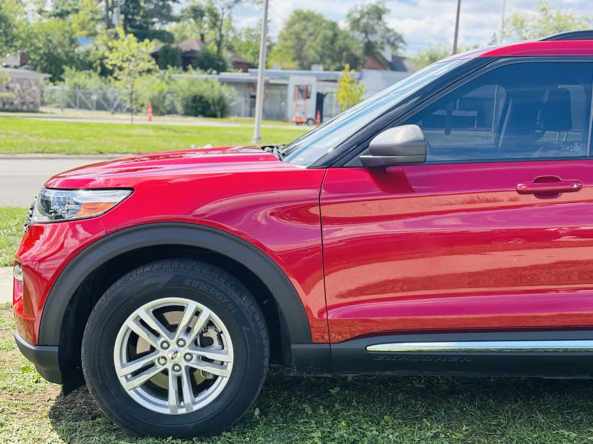 Photo 16 of this Ford Explorer