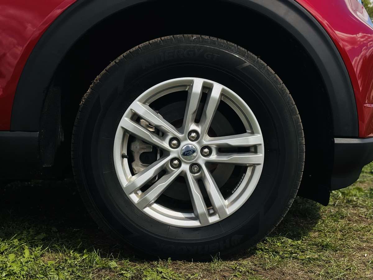 Photo 25 of this Ford Explorer