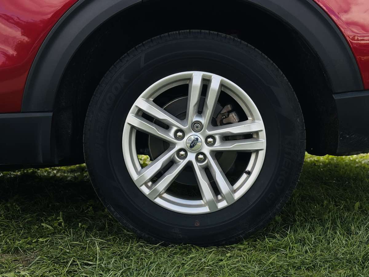 Photo 27 of this Ford Explorer