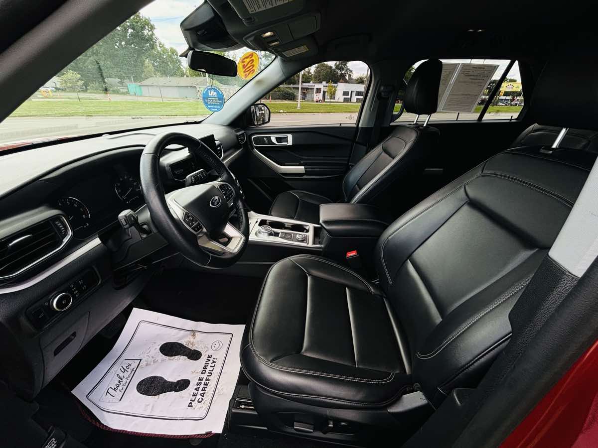 Photo 30 of this Ford Explorer