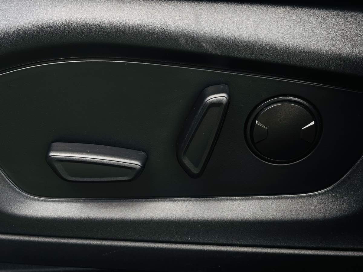 Photo 31 of this Ford Explorer