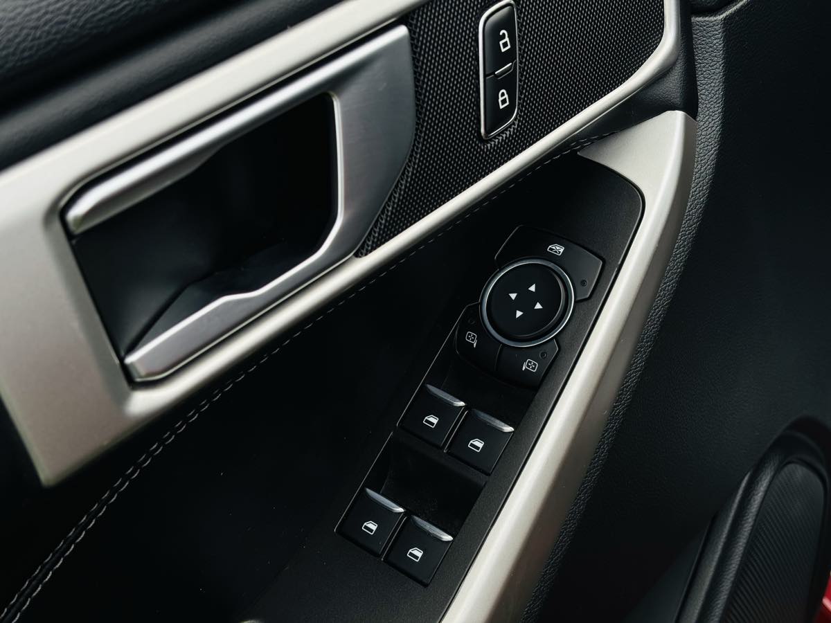 Photo 33 of this Ford Explorer