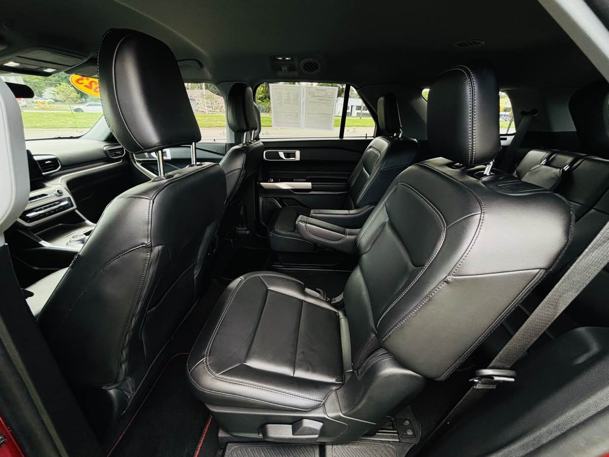 Photo 34 of this Ford Explorer