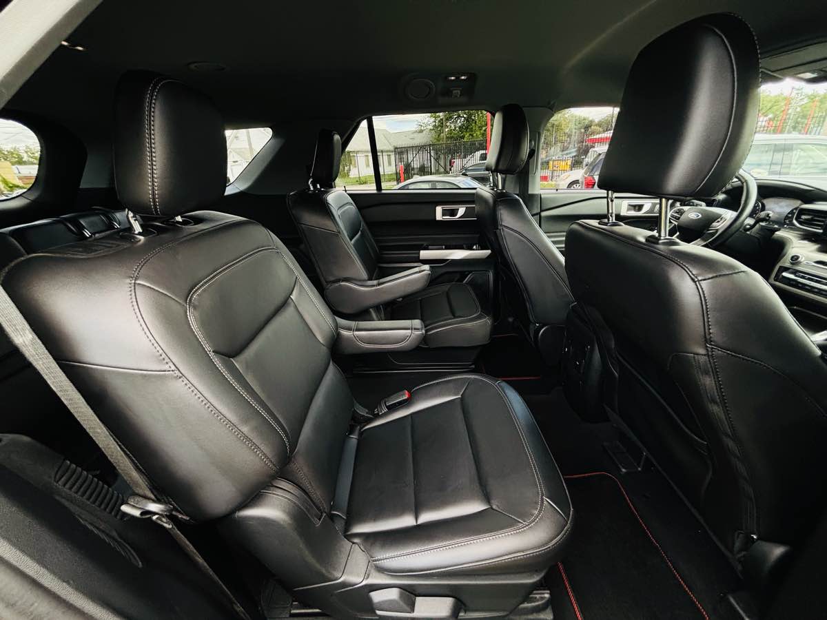Photo 38 of this Ford Explorer