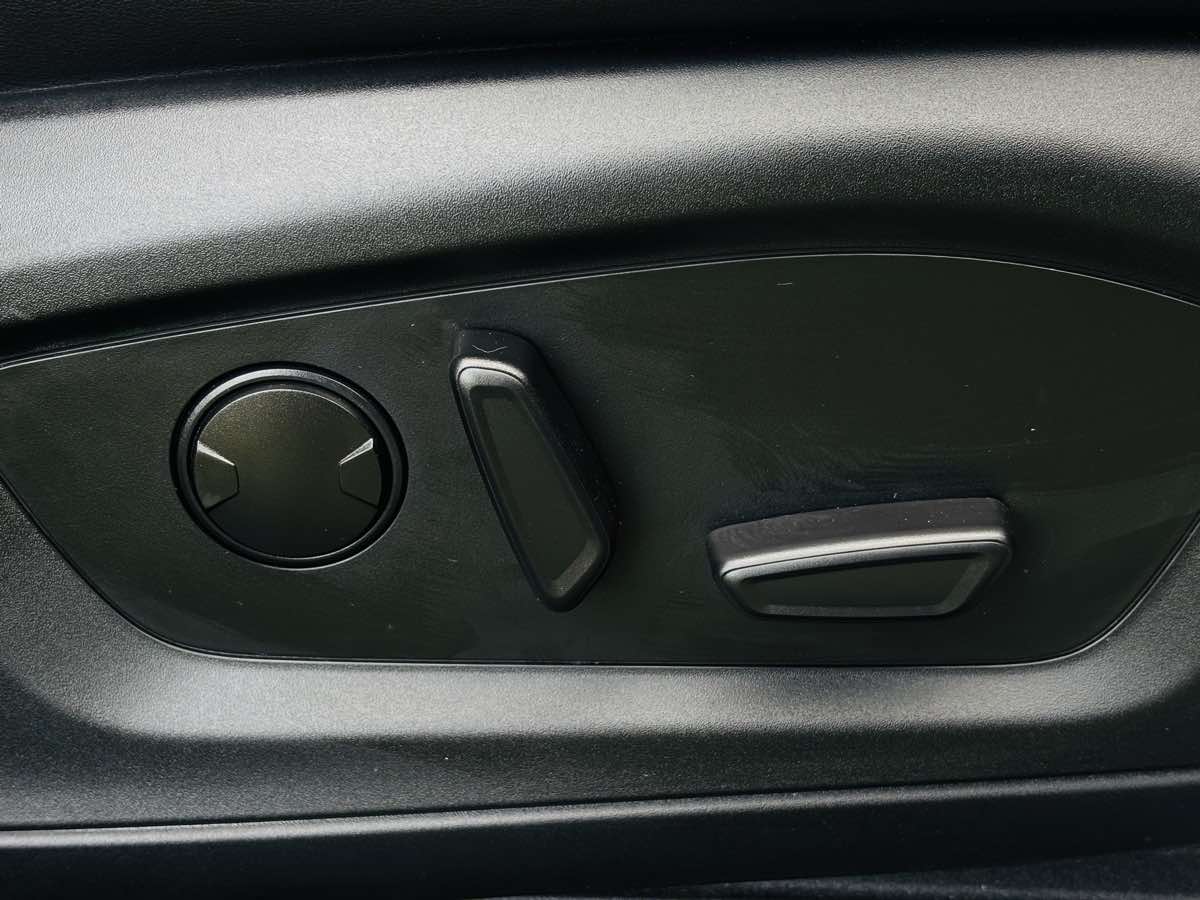 Photo 43 of this Ford Explorer