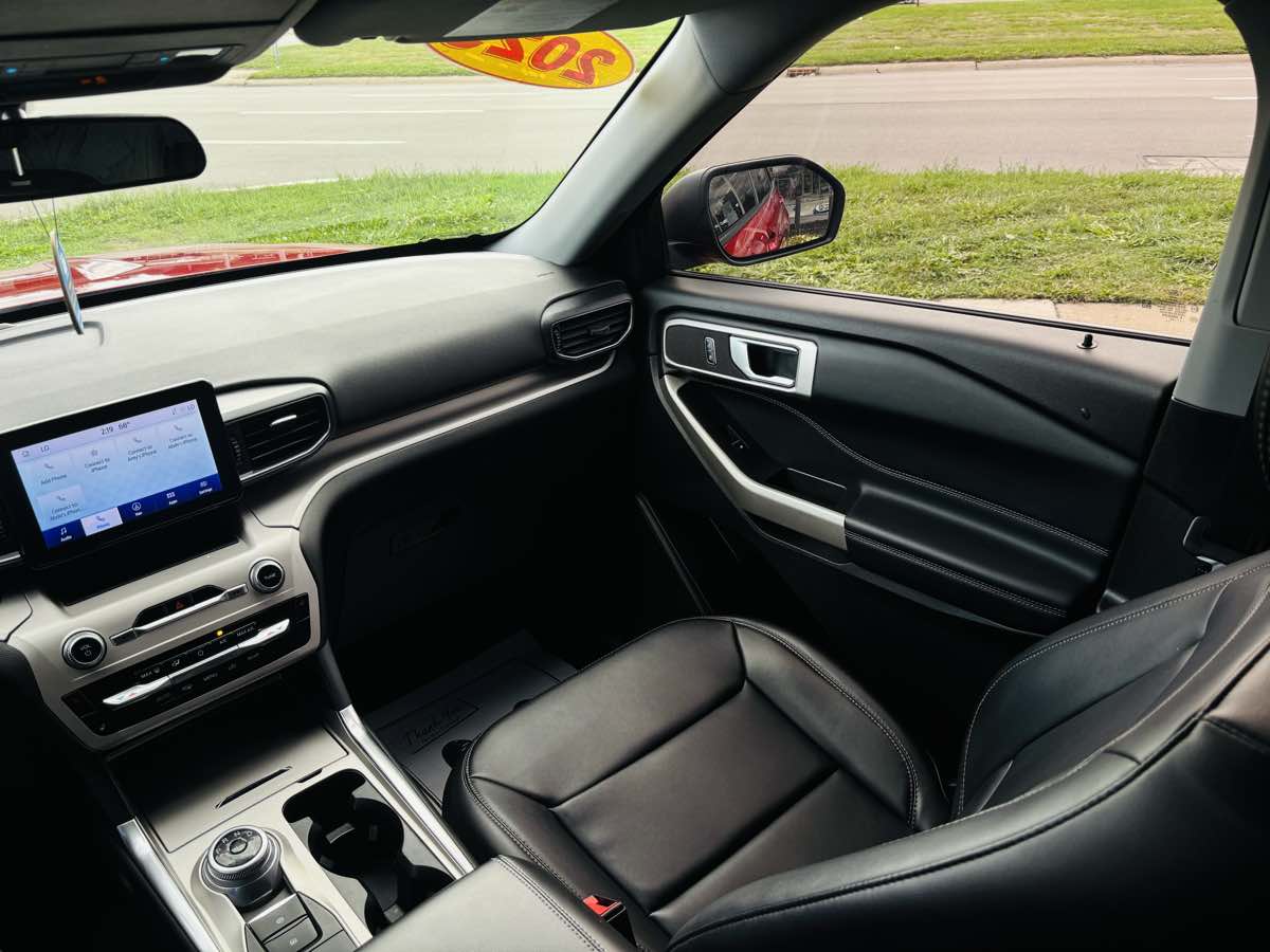 Photo 47 of this Ford Explorer