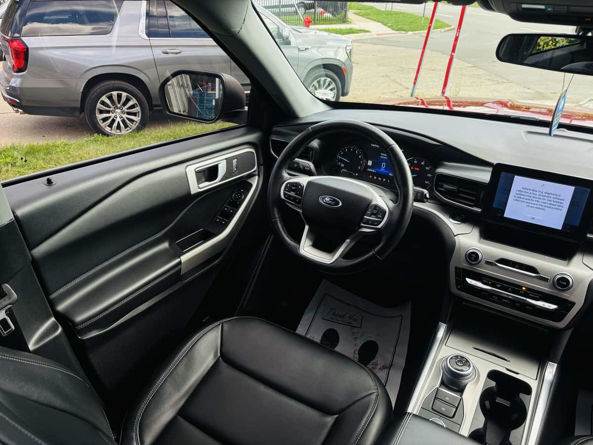 Photo 50 of this Ford Explorer