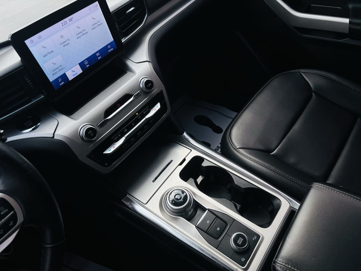Photo 59 of this Ford Explorer