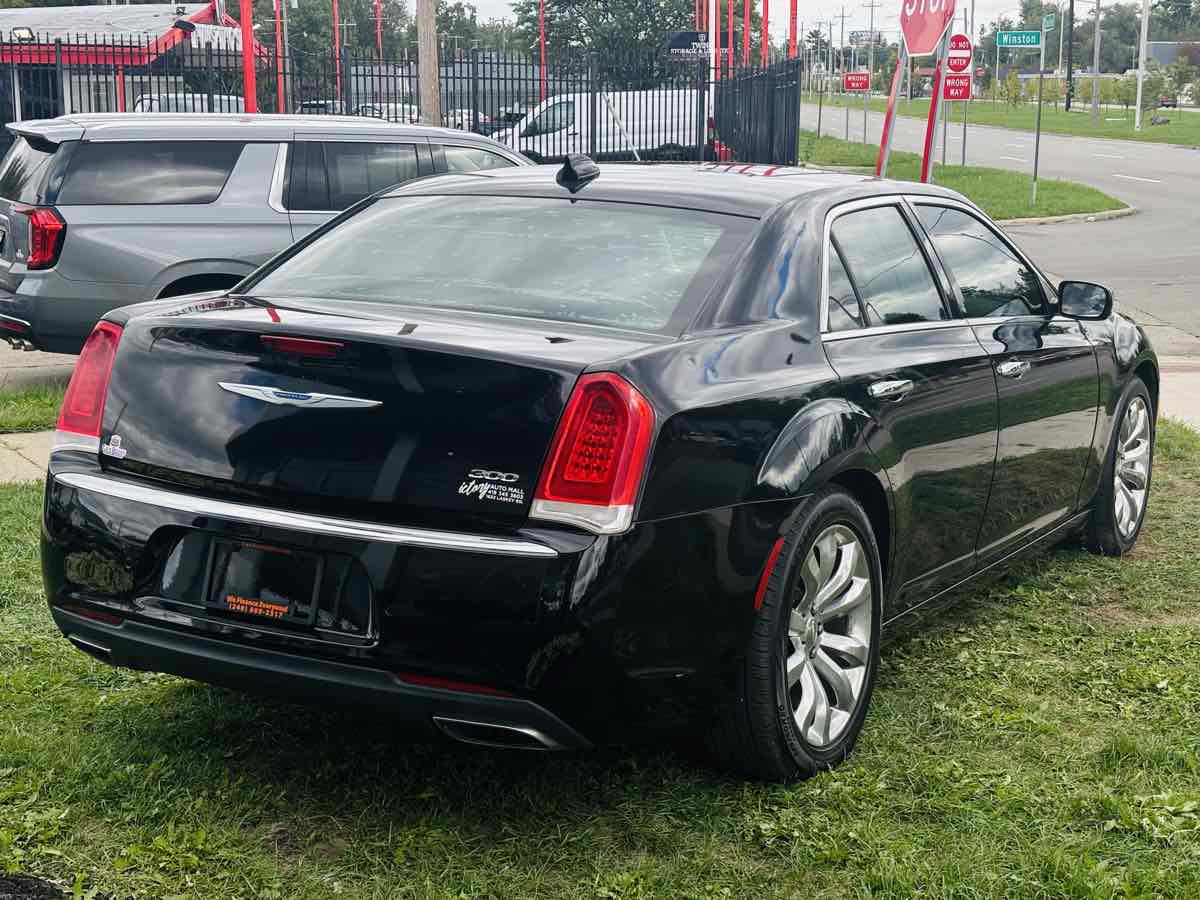 Photo 7 of this Chrysler 300