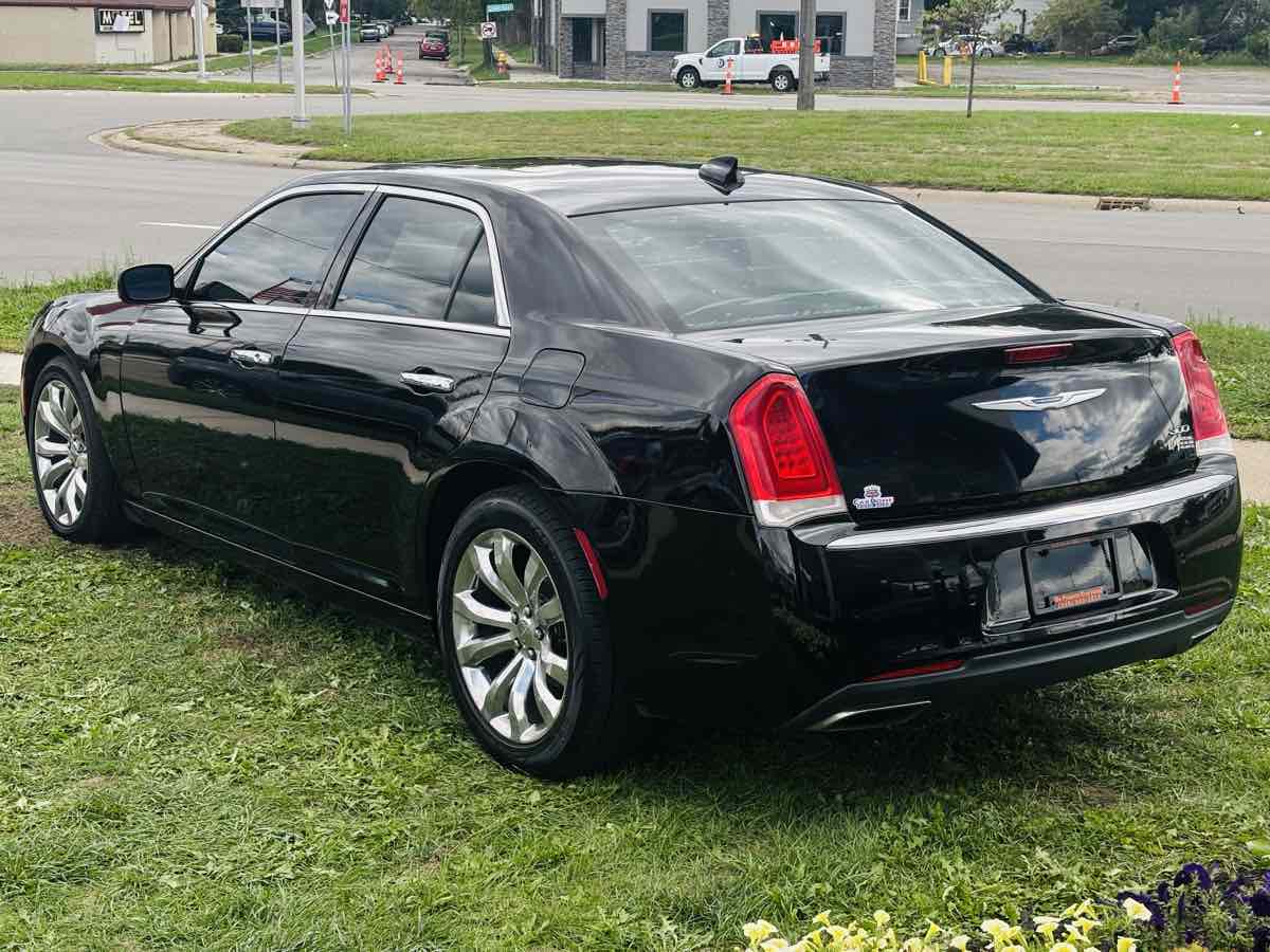 Photo 12 of this Chrysler 300