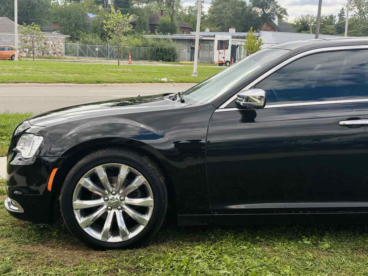 Photo 14 of this Chrysler 300