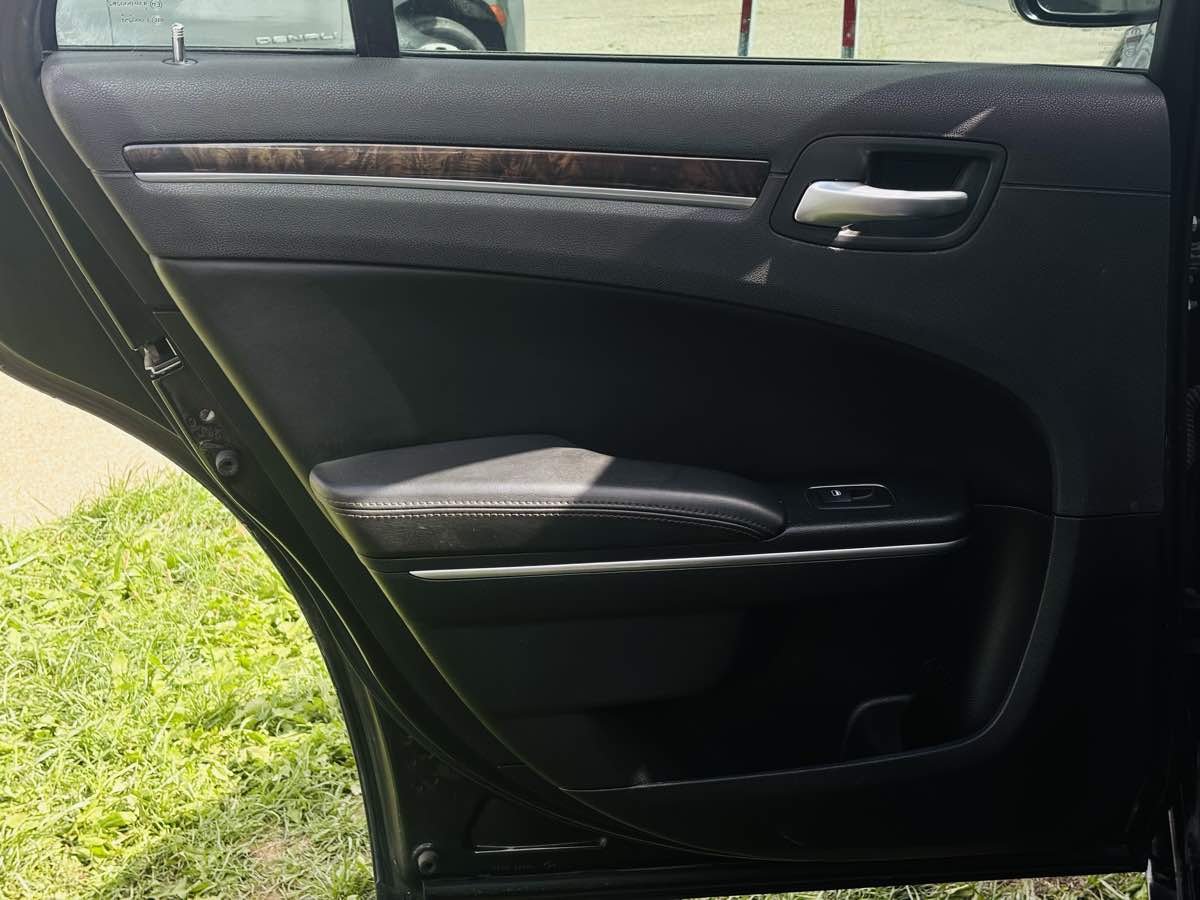 Photo 34 of this Chrysler 300