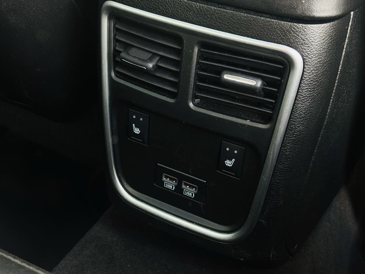 Photo 36 of this Chrysler 300