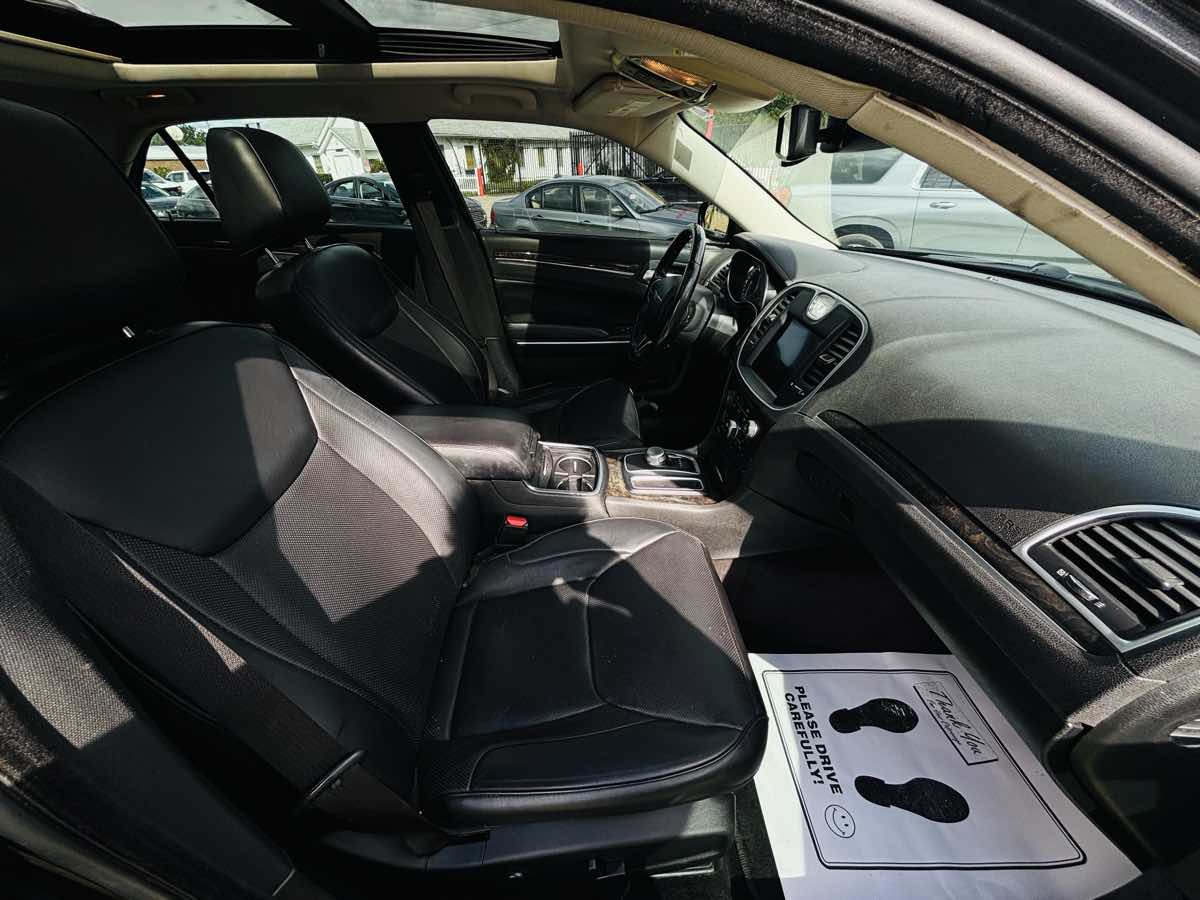 Photo 38 of this Chrysler 300