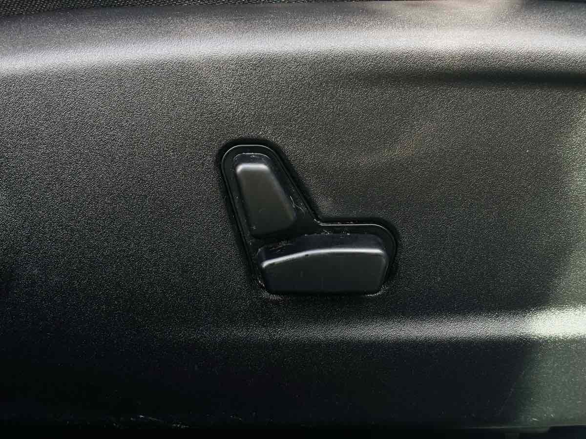 Photo 39 of this Chrysler 300