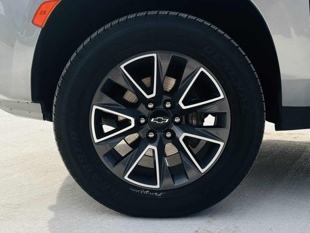 Photo 31 of this Chevrolet Tahoe