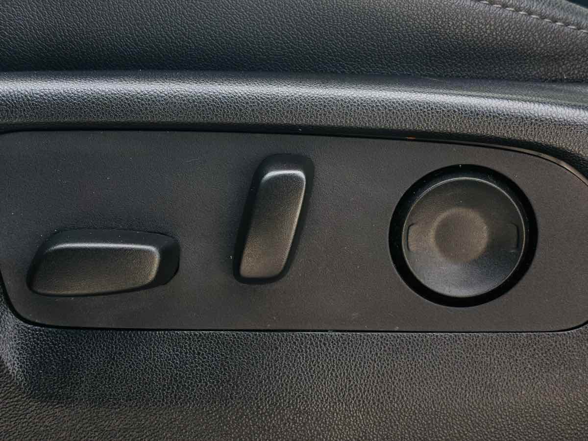 Photo 34 of this Chevrolet Tahoe