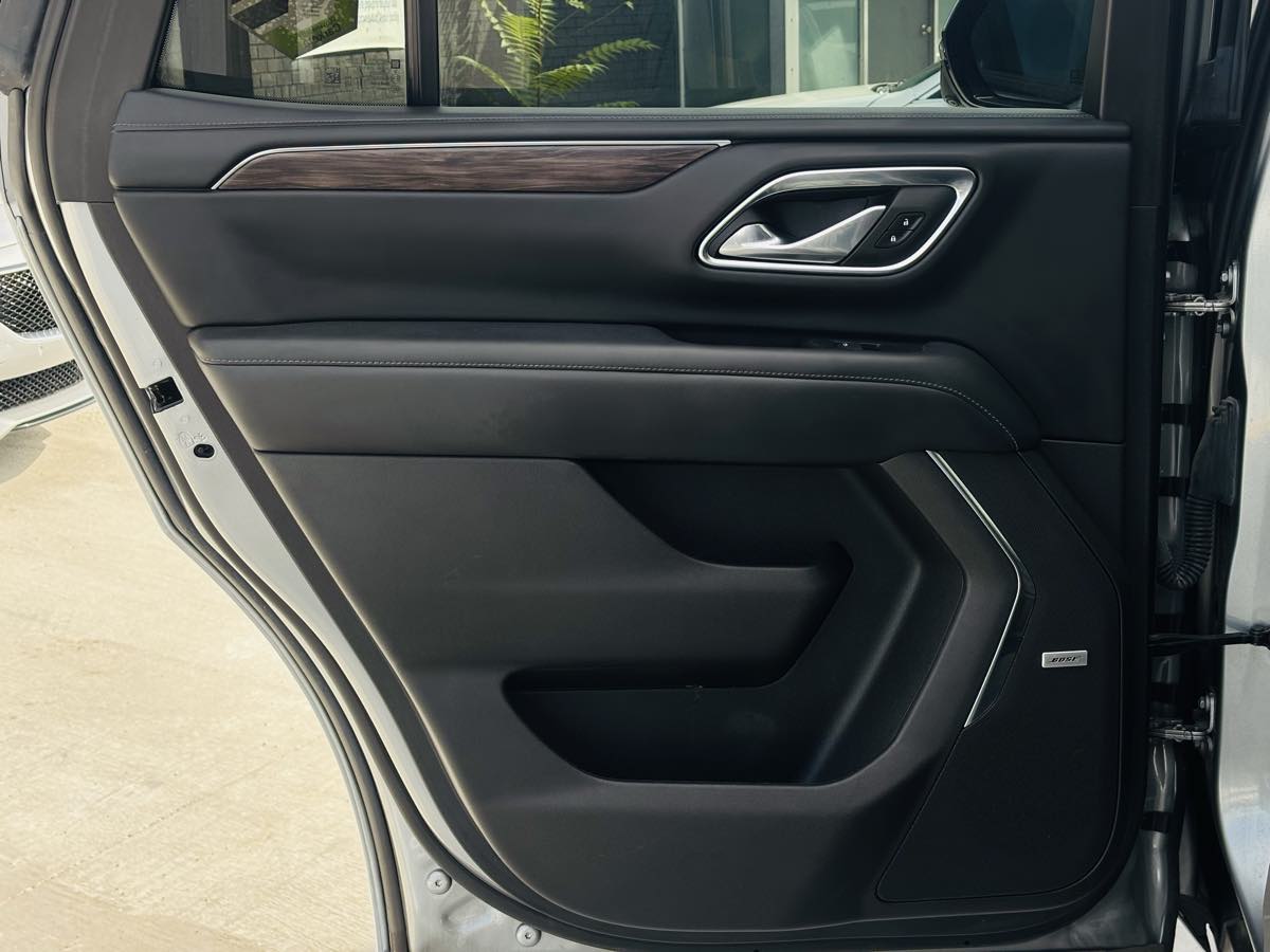 Photo 41 of this Chevrolet Tahoe