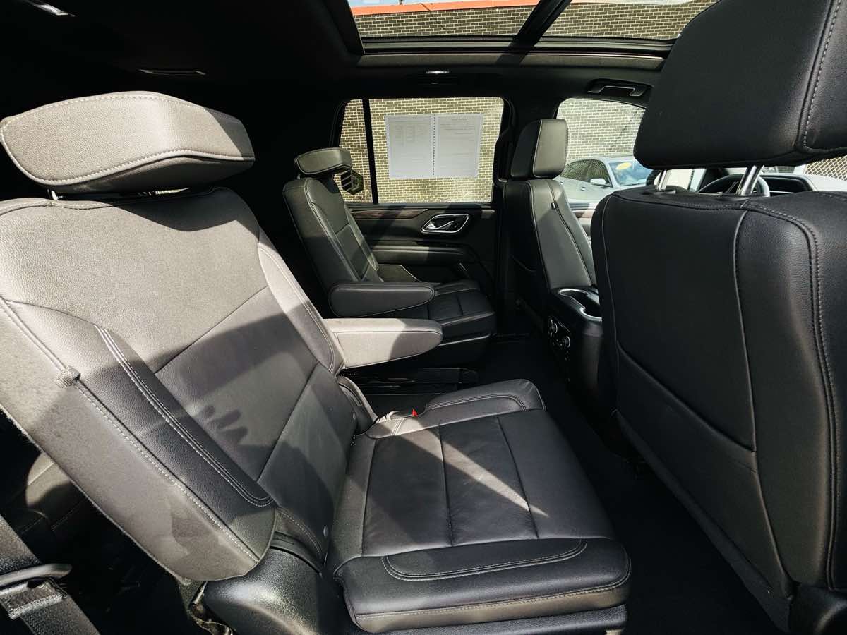 Photo 42 of this Chevrolet Tahoe