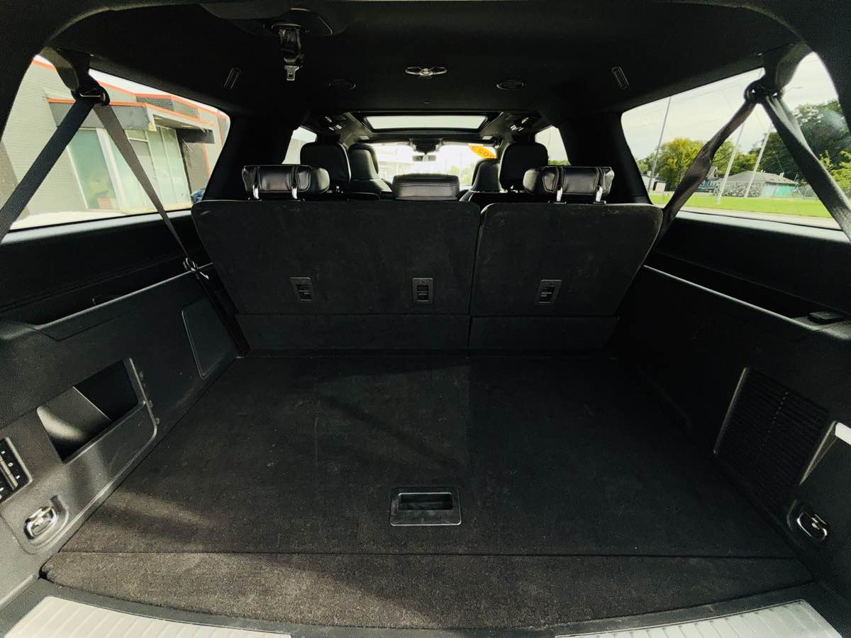 Photo 12 of this Lincoln Navigator L