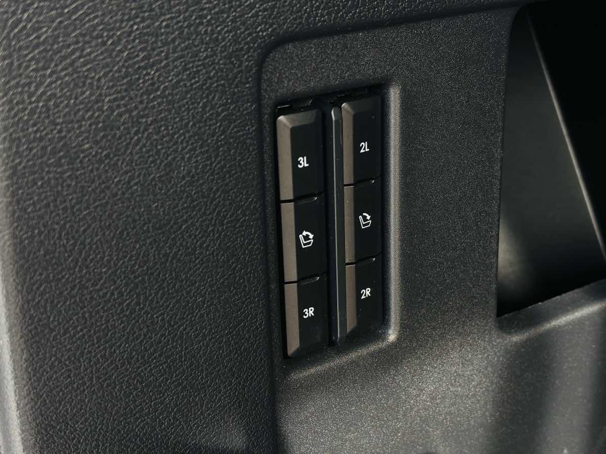 Photo 13 of this Lincoln Navigator L
