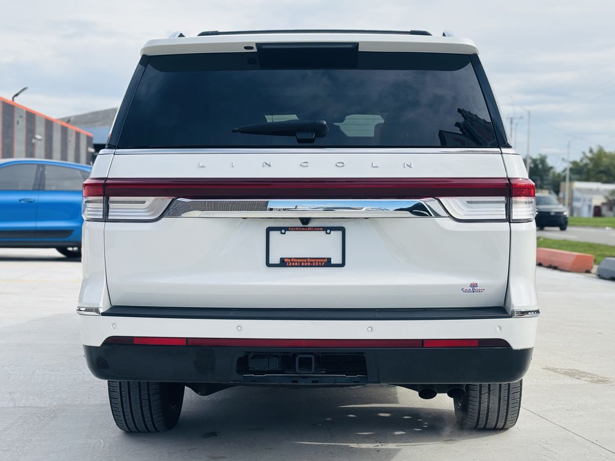 Photo 14 of this Lincoln Navigator L