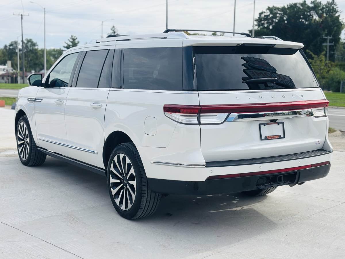 Photo 16 of this Lincoln Navigator L