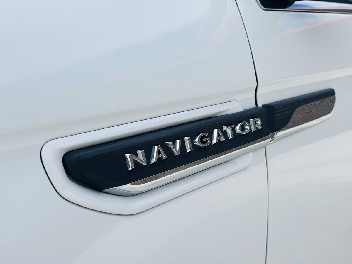 Photo 19 of this Lincoln Navigator L
